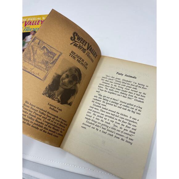 Sweet Valley Twins 1990's Lot of 4 Paper Back Books Francine Pascal Writing - Picture 4 of 9